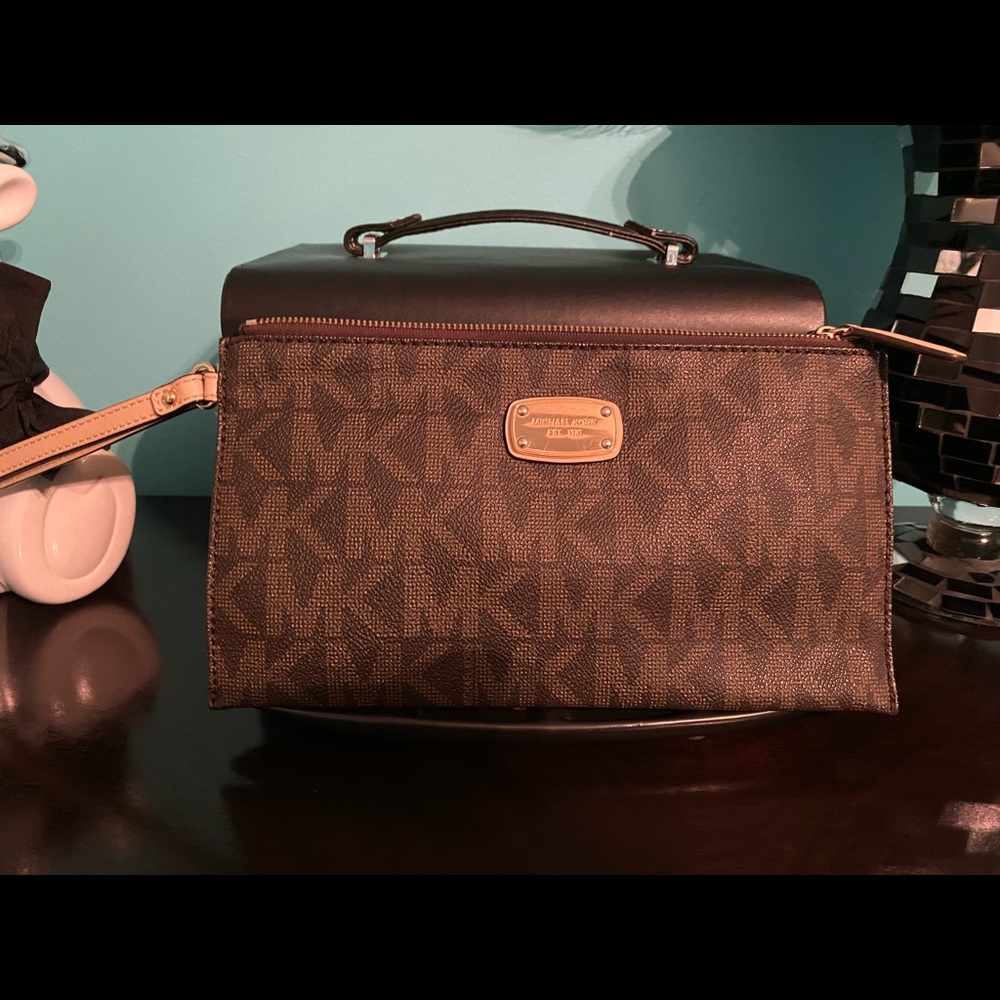 Michael Kors wristlet